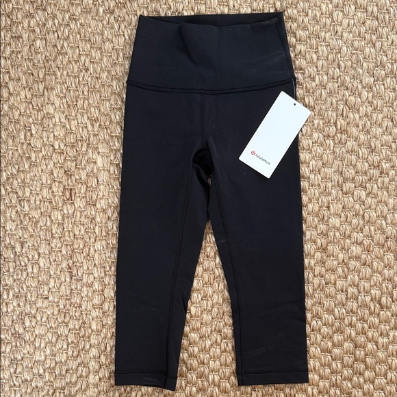 NEW Lululemon Black Cropped Leggings - Picture 1 of 3
